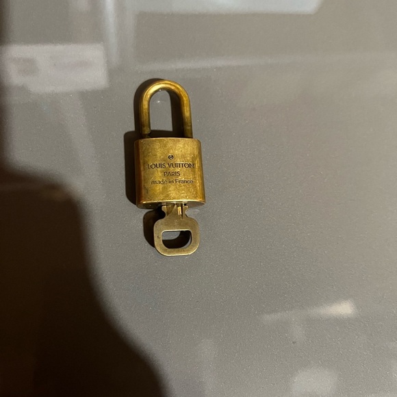 Louis Vuitton Padlock with key 🔐 - Picture 4 of 6
